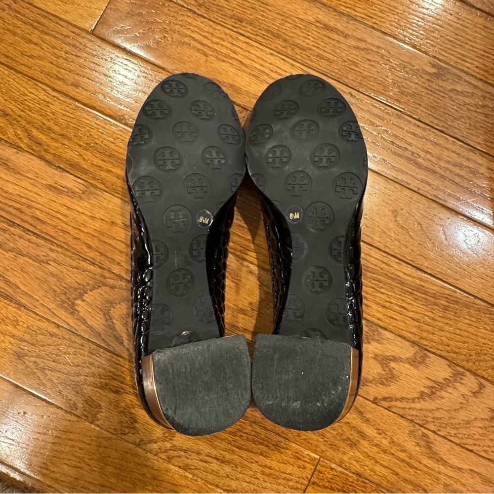 Tory Burch Black leather Embossed Pumps - Picture 10 of 10